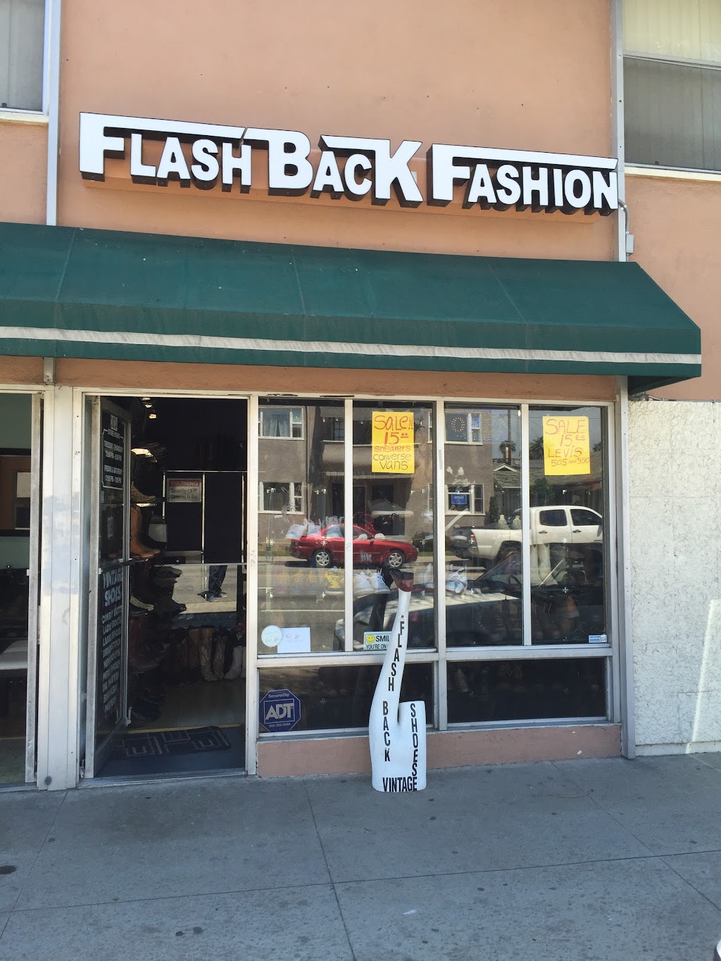 FLASH BACK FASHION VINTAGE | 3034 E 7th St, Long Beach, CA 90804, USA | Phone: (562) 433-3480