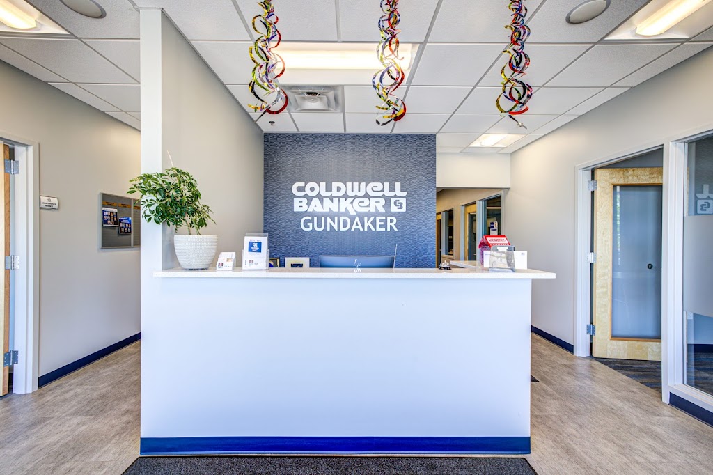 Coldwell Banker Realty - Gundaker | 560 Old Smizer Mill Rd, Fenton, MO 63026, USA | Phone: (636) 343-1500