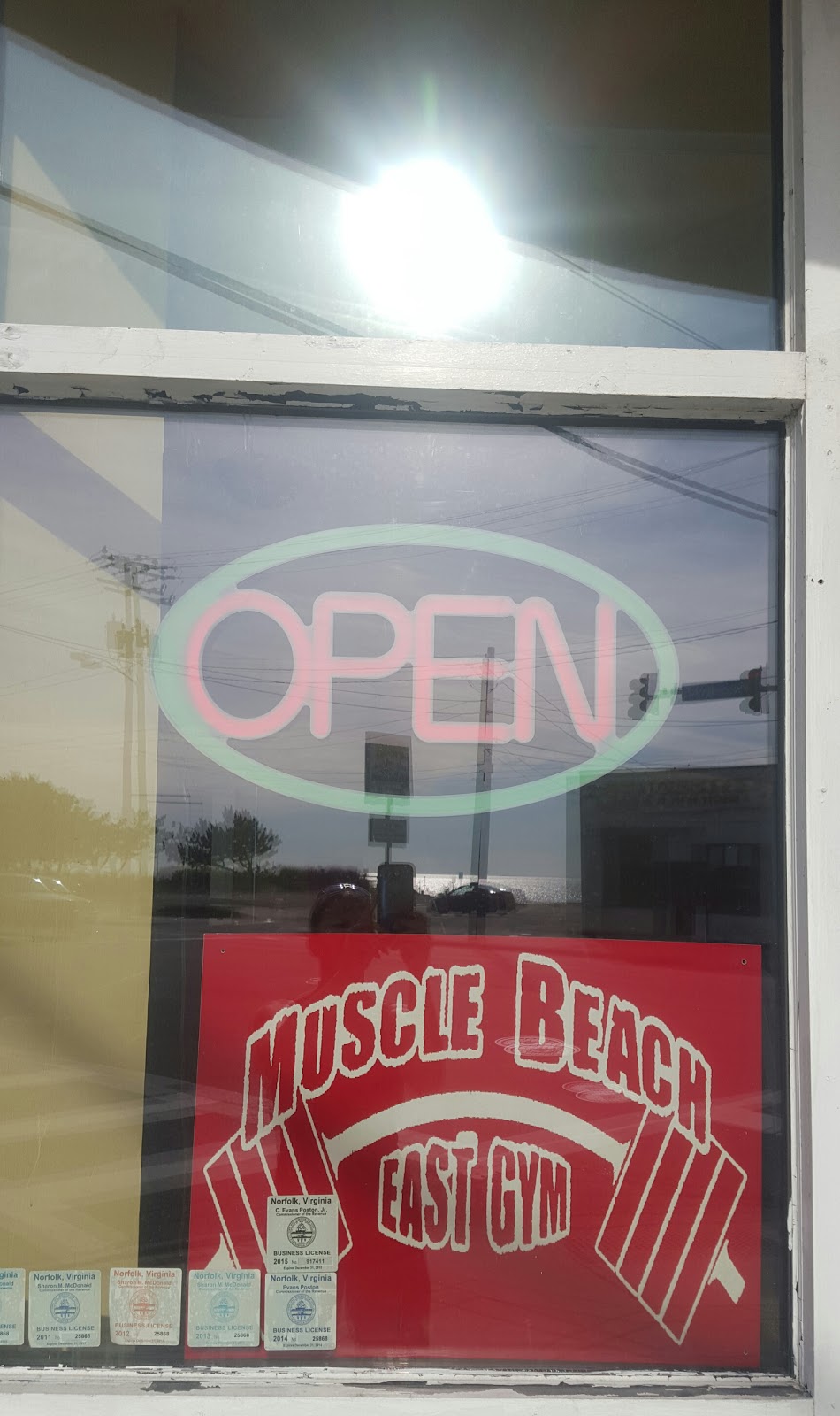 Muscle Beach East Gym | 7821 N Military Hwy, Norfolk, VA 23518, USA | Phone: (757) 588-5438