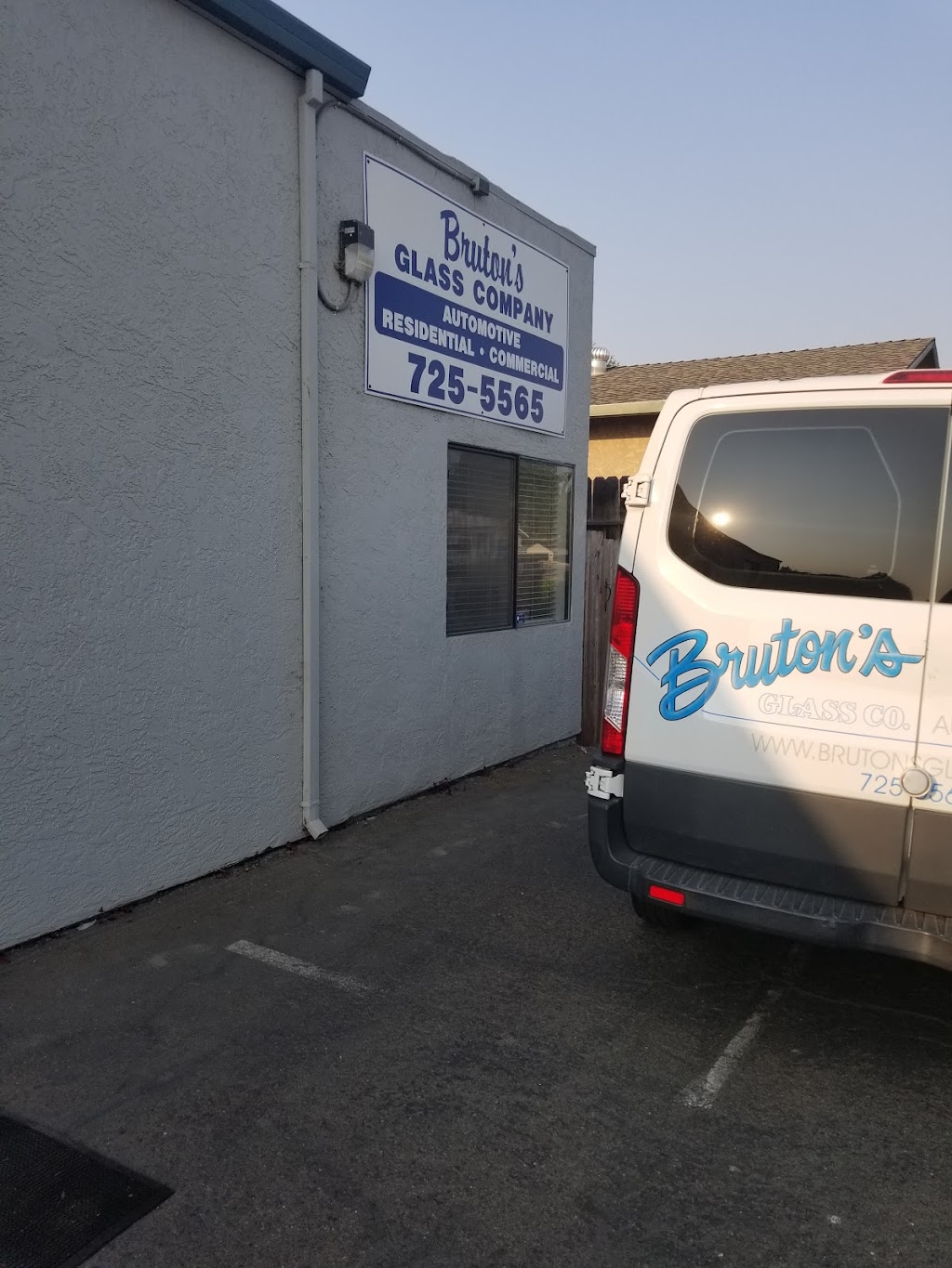 Brutons Glass Co Inc | 7470 Kanai Ave, Citrus Heights, CA 95621, USA | Phone: (916) 725-5565