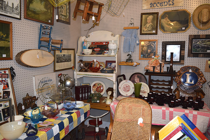 Paramount Antique Mall | 13200 US-54, Wichita, KS 67235, USA | Phone: (316) 722-0500