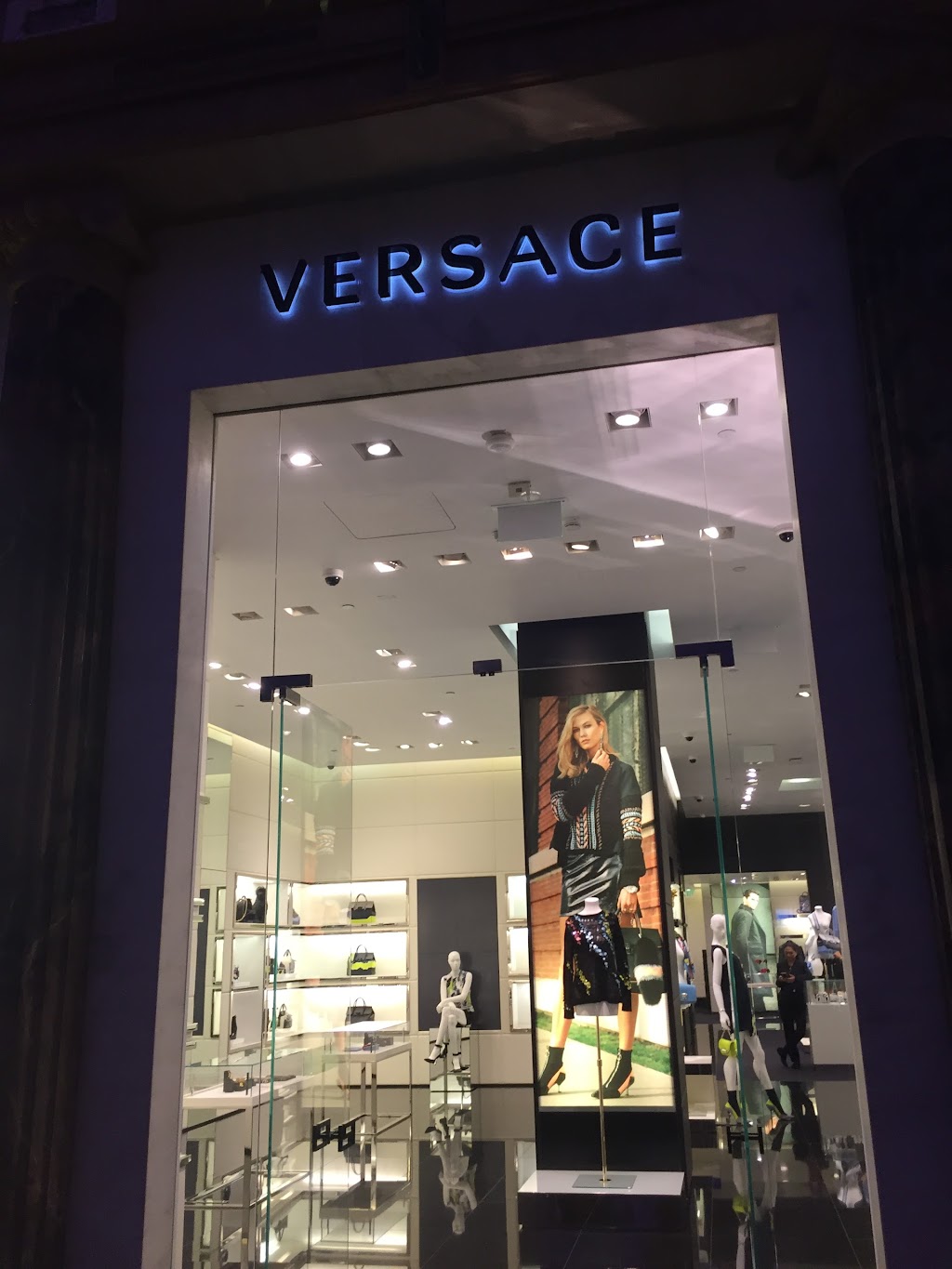 VERSACE | Forum Shops At Caesars Palace 3500 Las Vegas Blvd South Space B05, Las Vegas, NV 89109, USA | Phone: (702) 932-5757