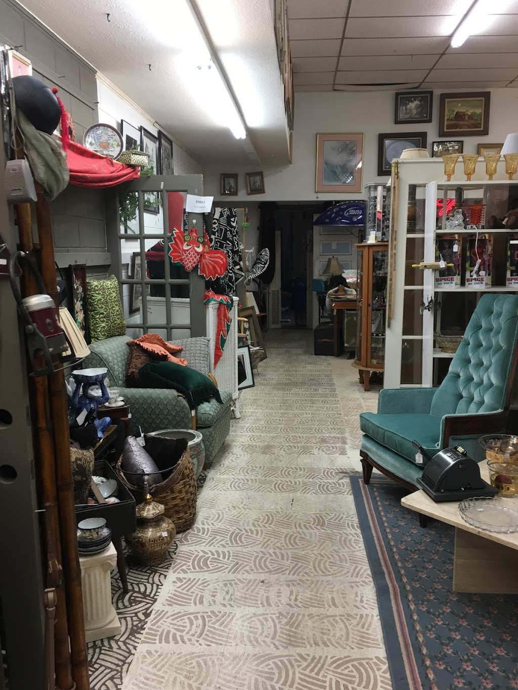 Vintage Etc Antique Mall | 2127 50th St, Lubbock, TX 79412, USA | Phone: (806) 744-4400