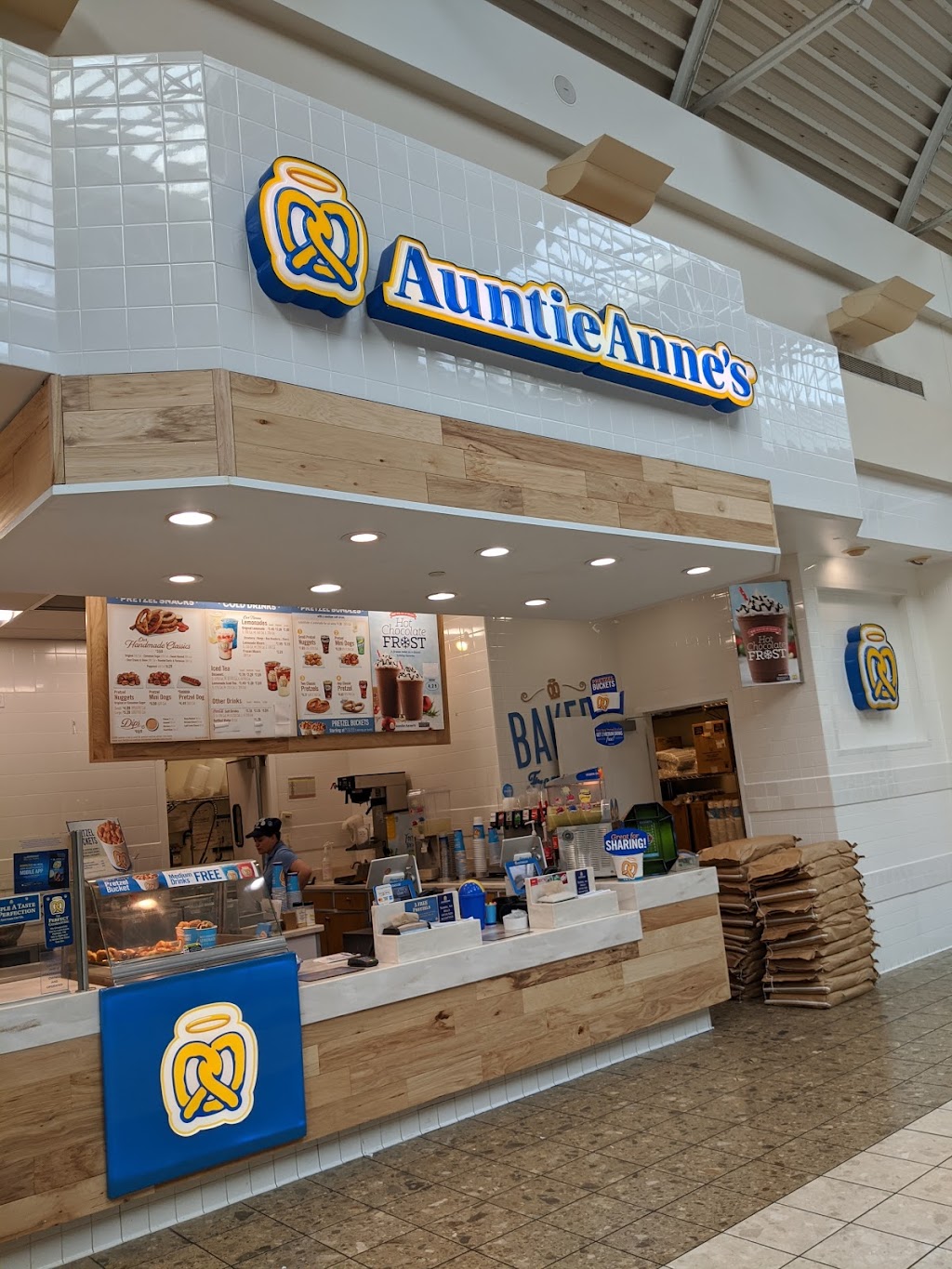 Auntie Annes | 1222 Southpark Center First Floor, Strongsville, OH 44136, USA | Phone: (440) 572-3696