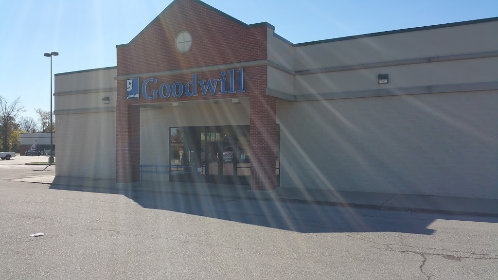 Goodwill - store  | Photo 5 of 9 | Address: 1240 Anderson Crossing Dr, Lawrenceburg, KY 40342, USA | Phone: (502) 859-4451