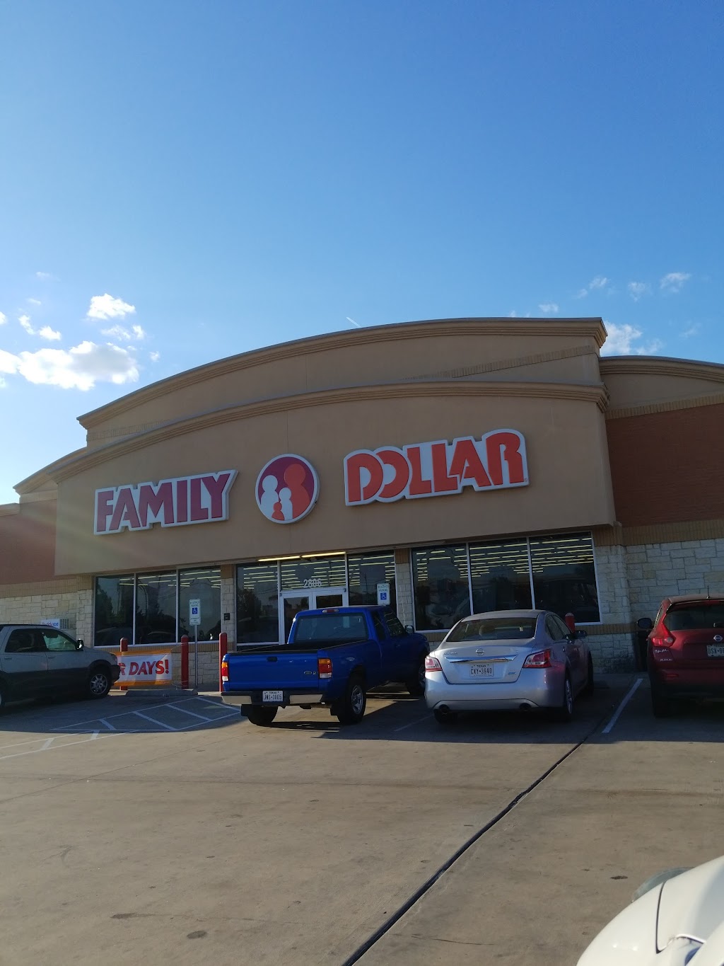 Family Dollar | 2806 NE Green Oaks Blvd, Grand Prairie, TX 75050, USA | Phone: (682) 375-2049