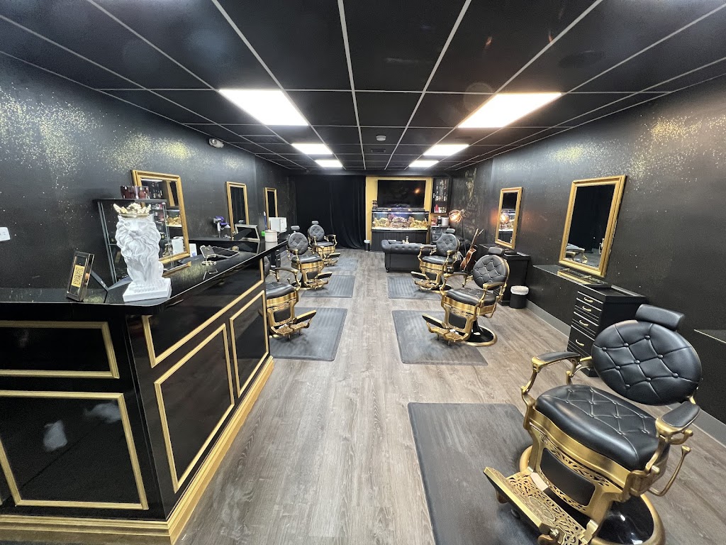 Kings Den by Mark Angelo | 14 Wolcott Rd, Levittown, NY 11756, USA | Phone: (516) 544-6299