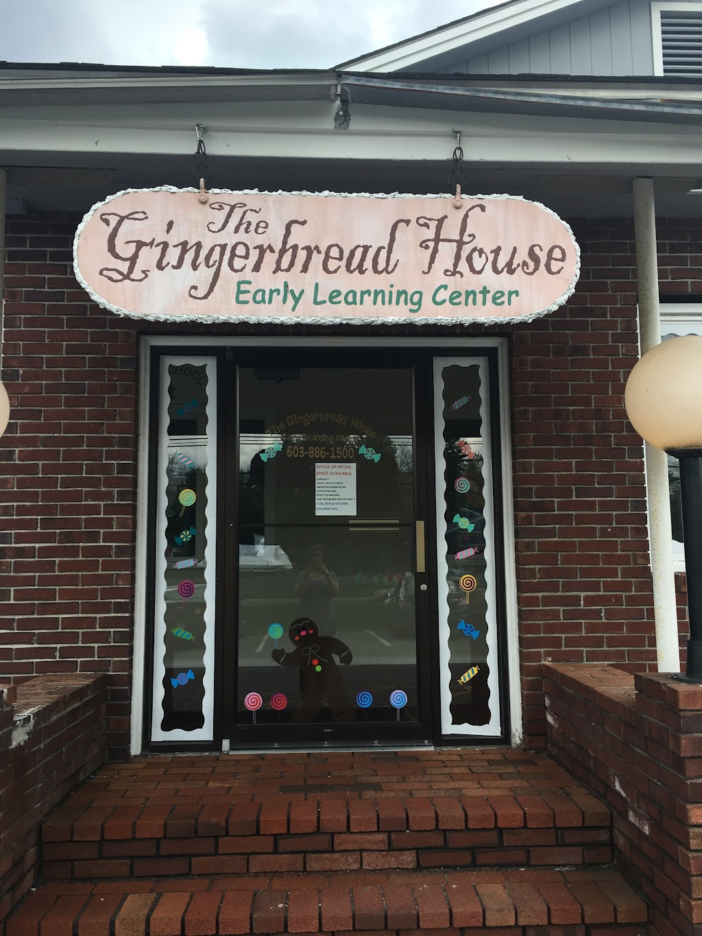Gingerbread House Litchfield | 273 Derry Rd, Litchfield, NH 03052, USA | Phone: (603) 886-1500