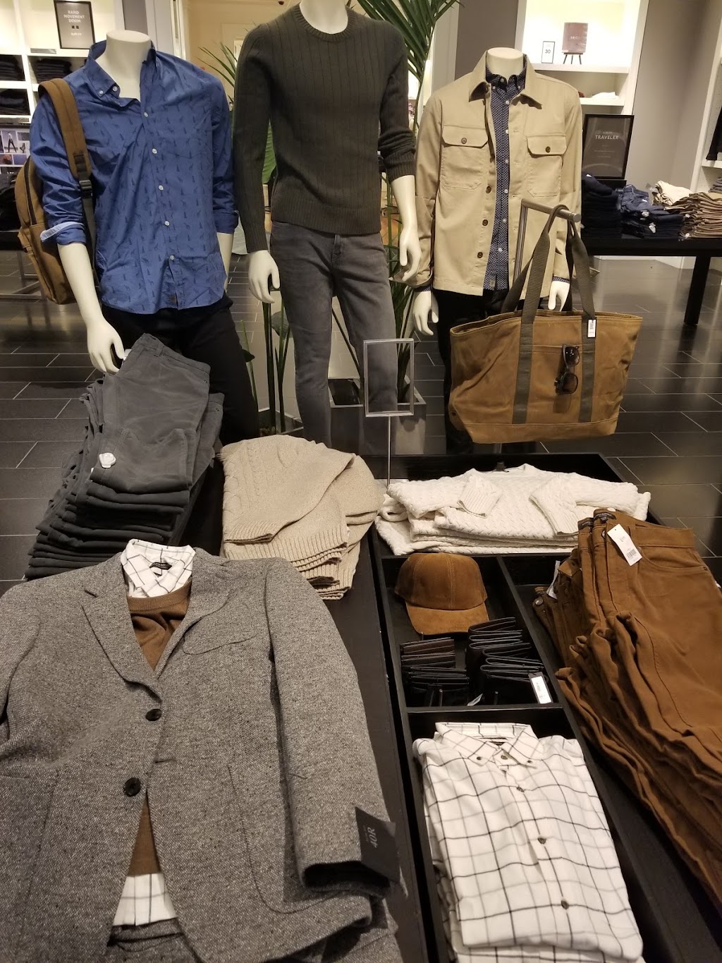 Banana Republic | 1 Crossgates Mall Rd Space A-211, Albany, NY 12203, USA | Phone: (518) 452-5973