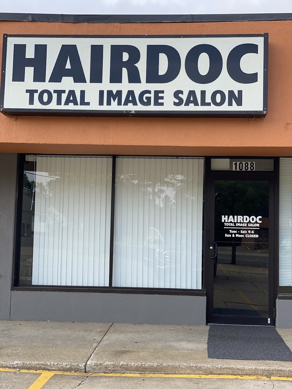 Hairdoc Total Image Salon | 1088 E Tallmadge Ave, Akron, OH 44310, USA | Phone: (330) 858-0113