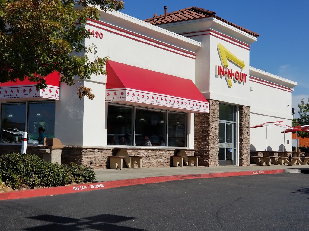In-N-Out Burger | 1490 E Yosemite Ave, Manteca, CA 95336 | Phone: (800) 786-1000