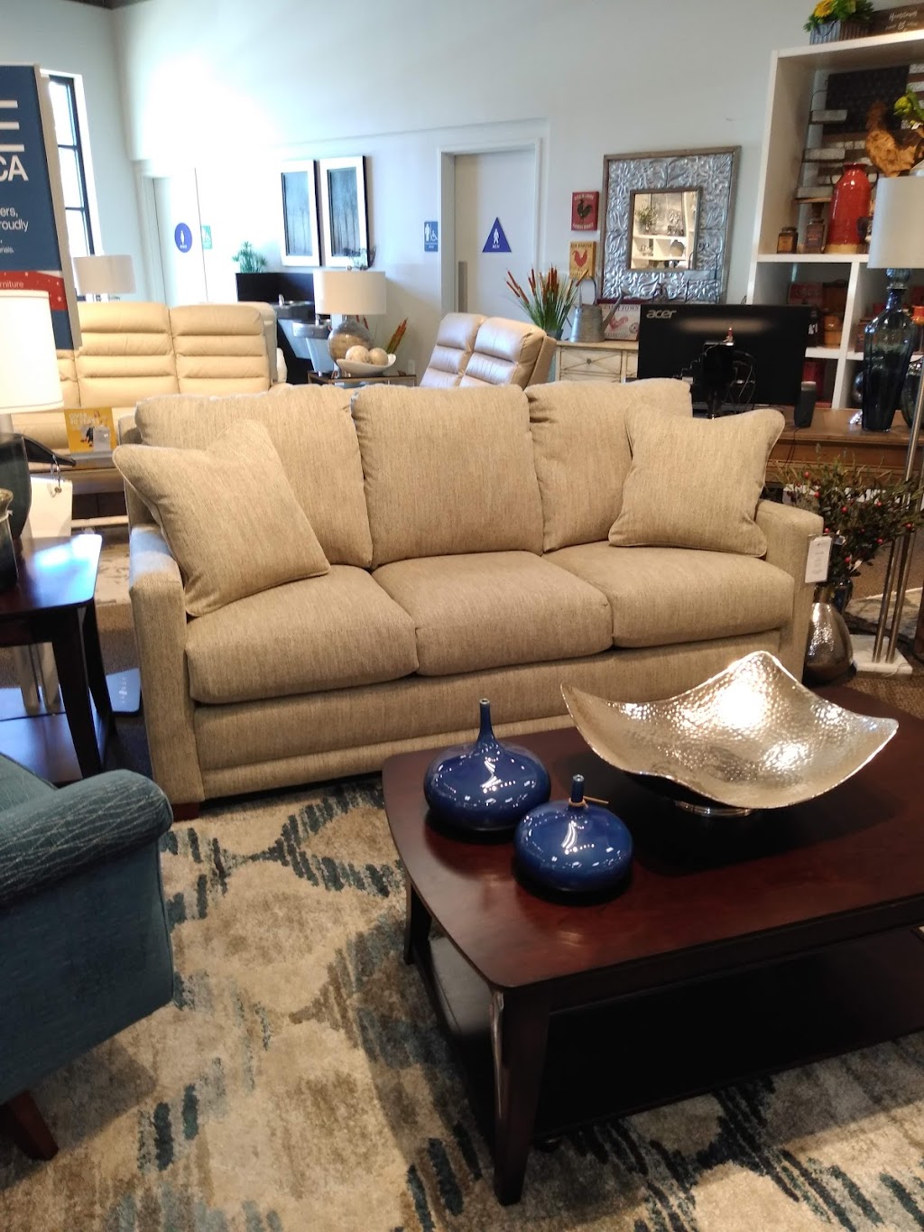 La-Z-Boy Home Furnishings & Décor | 3500 Sisk Rd, Modesto, CA 95356, USA | Phone: (209) 543-3914