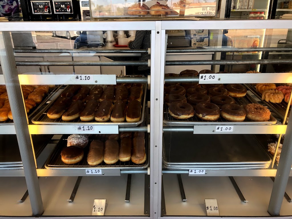 Country Donuts | 3490 Second St, Norco, CA 92860, USA | Phone: (951) 279-5660