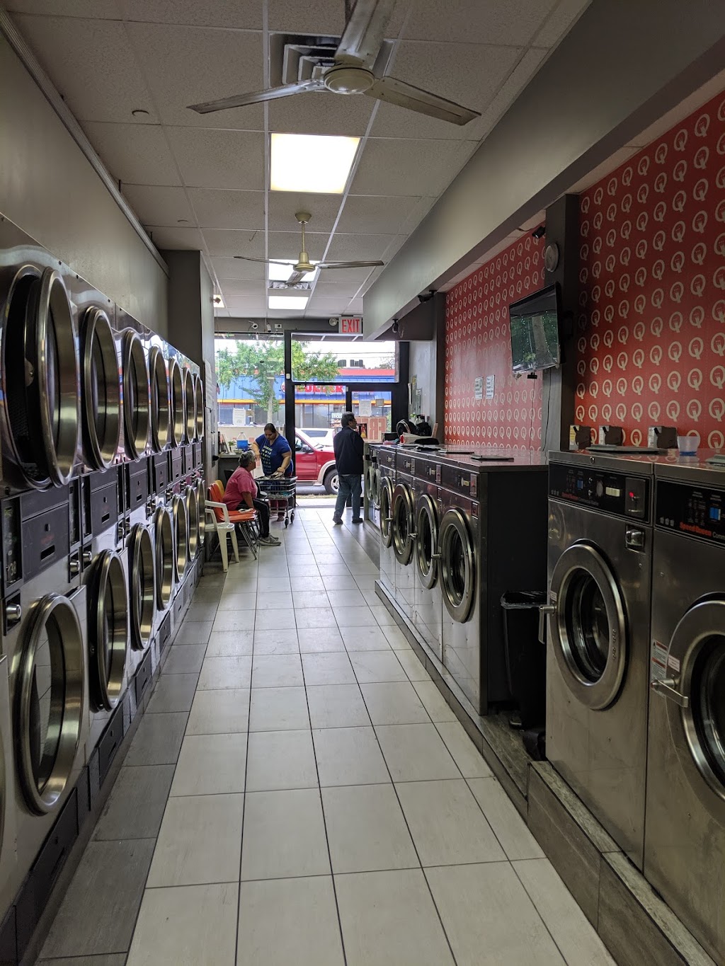 Clean and Green Laundromat | 258-13 Hillside Avenue, Glen Oaks, NY 11004, USA | Phone: (718) 343-2700