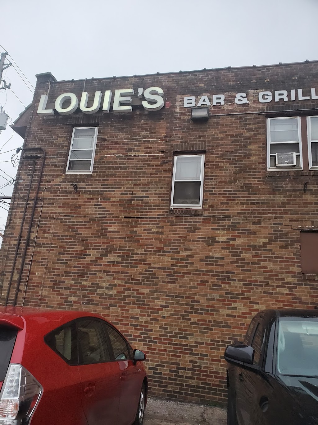 Louies Bar & Grille | 739 E Glenwood Ave, Akron, OH 44310, USA | Phone: (234) 231-1001