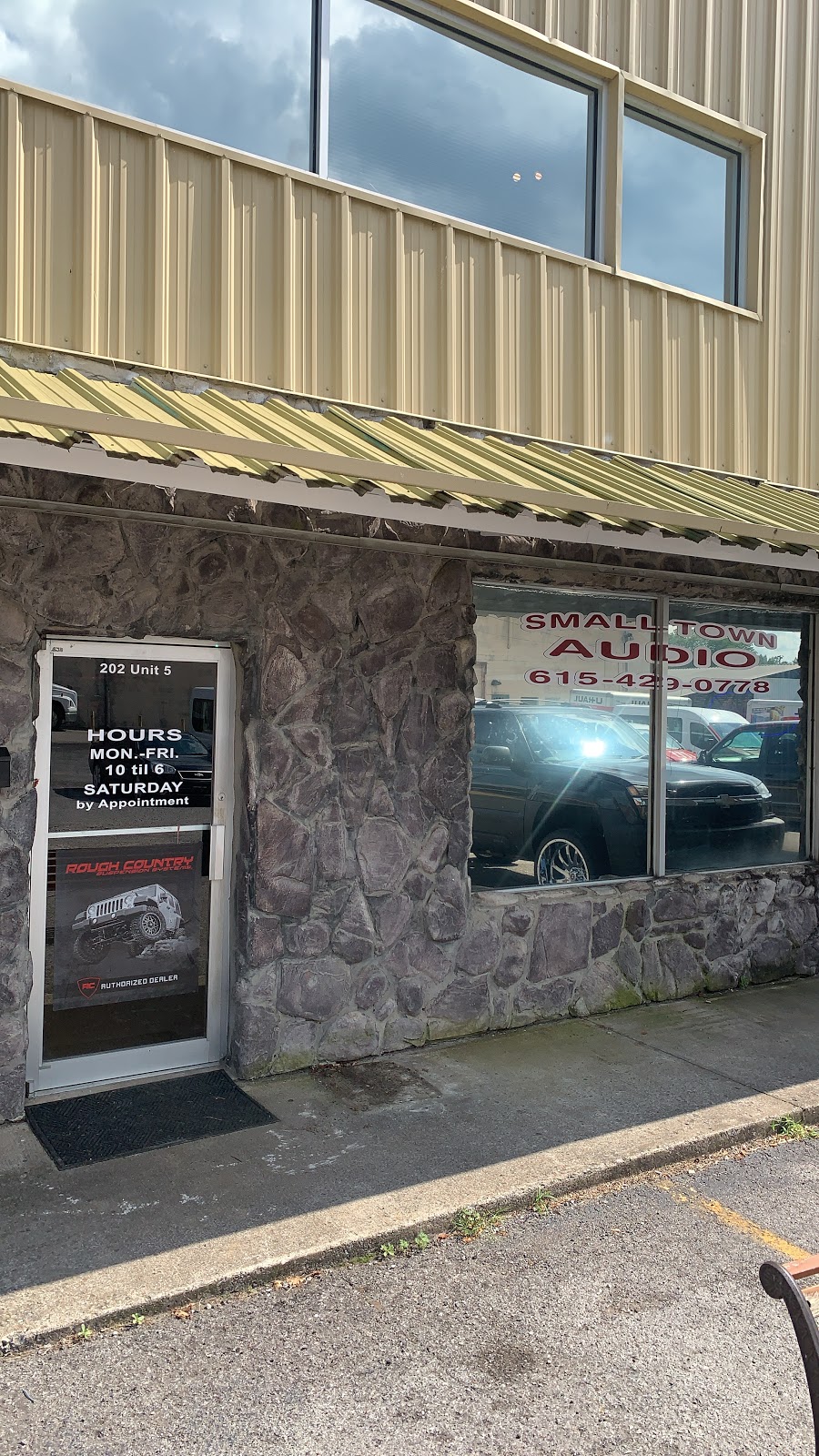 Small Town Audio (Automotive Accessories) | 232 Hutton Pl Suite 150, Ashland City, TN 37015, USA | Phone: (615) 637-0026