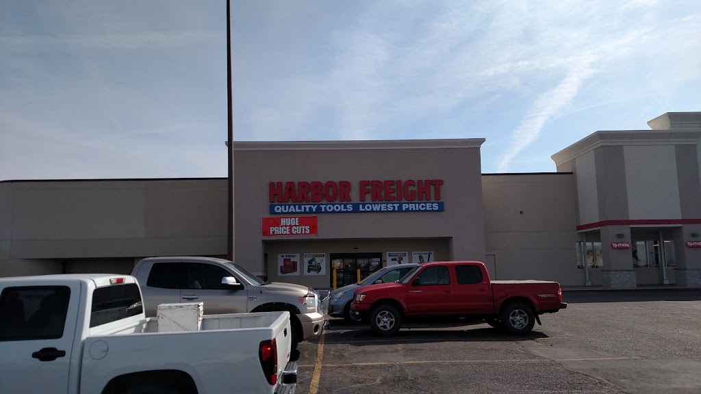 Harbor Freight Tools | 1500 E 11th Ave, Hutchinson, KS 67501, USA | Phone: (620) 662-2403