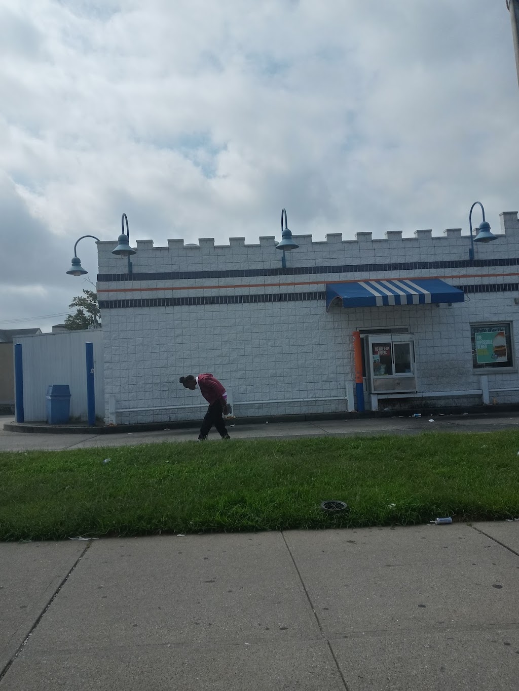 White Castle | 220 Broadway, Paterson, NJ 07501, USA | Phone: (973) 345-8928