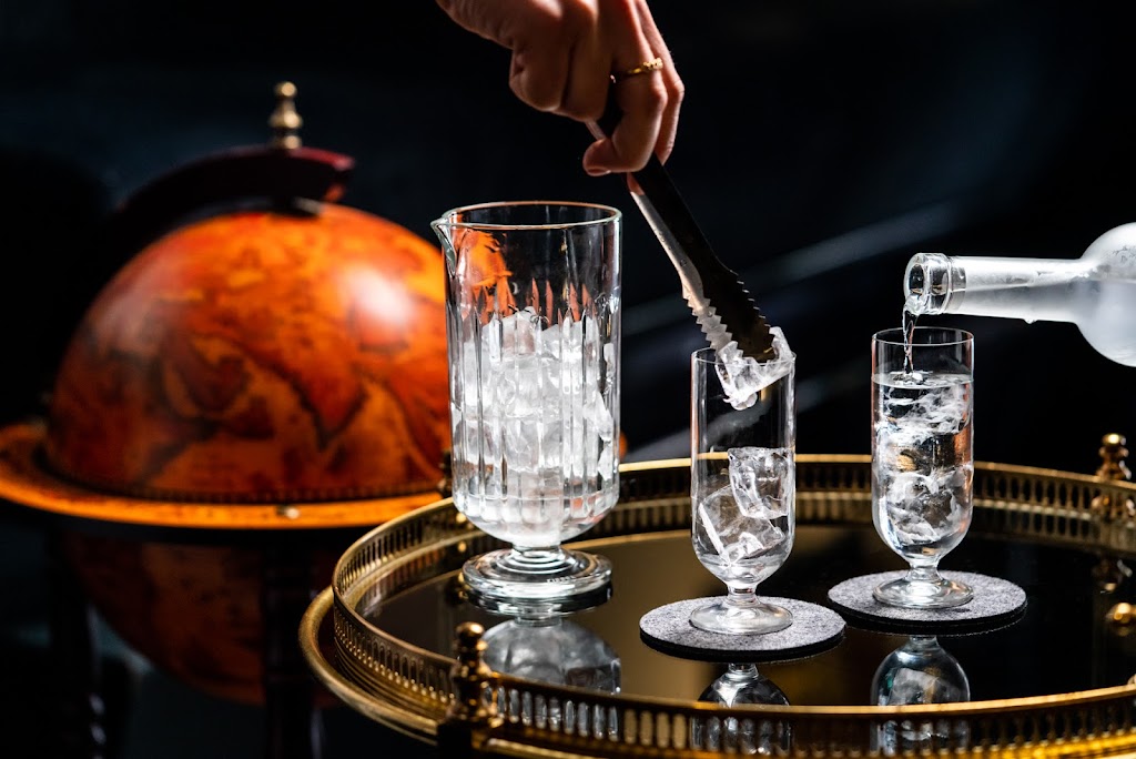 Law & Order Cocktail Bar | Voetboogstraat 4, 1012 XL Amsterdam, Netherlands | Phone: 020 362 6697