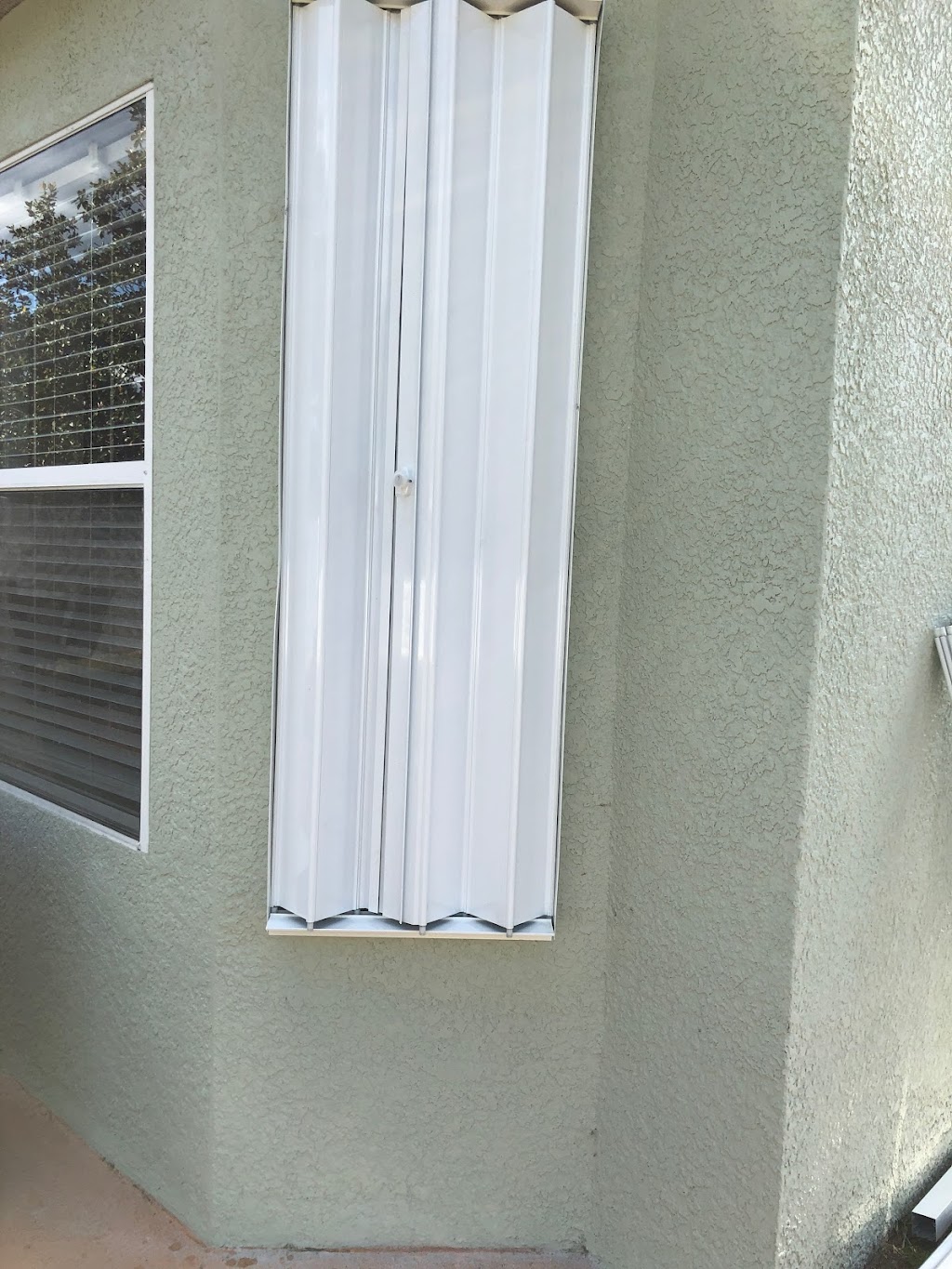 United Hurricane Shutters | 18554 Kentisbury Ct, Land O Lakes, FL 34638, USA | Phone: (954) 889-4450