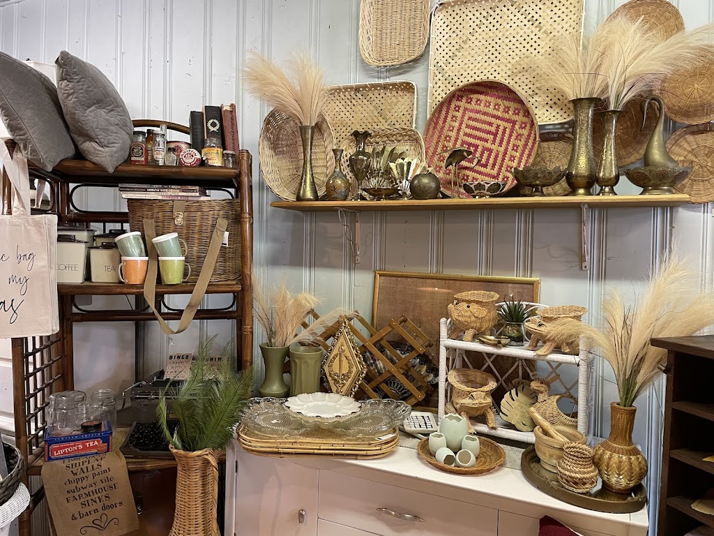 Olney Antique Village LLC | 16650 Georgia Ave, Olney, MD 20832, USA | Phone: (240) 280-3804