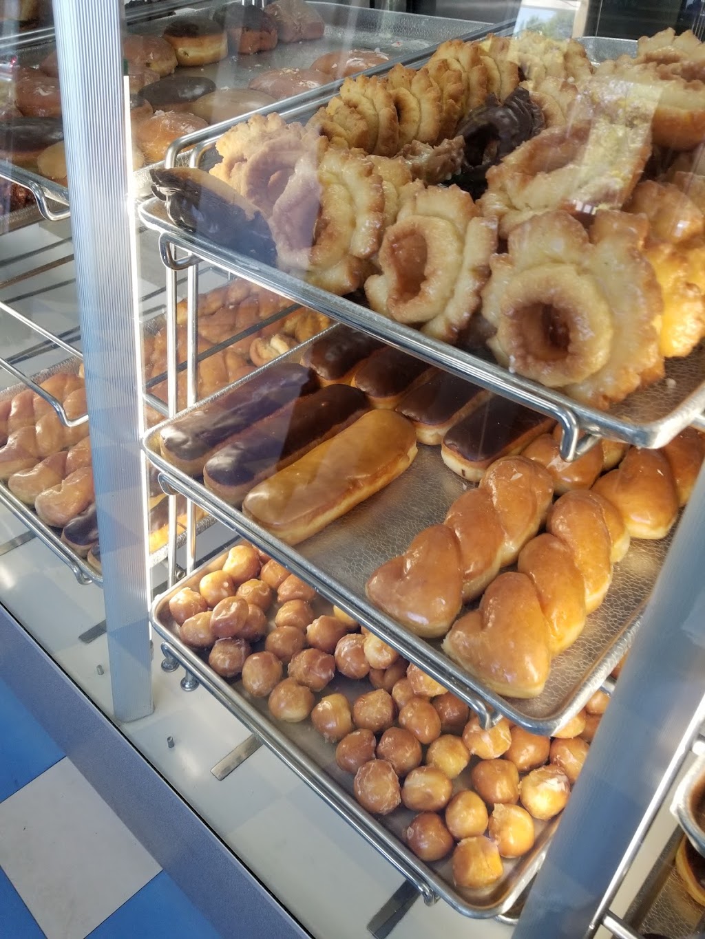 Sunset Donuts | 141 Sunset Ave, Suisun City, CA 94585, USA | Phone: (707) 422-5577