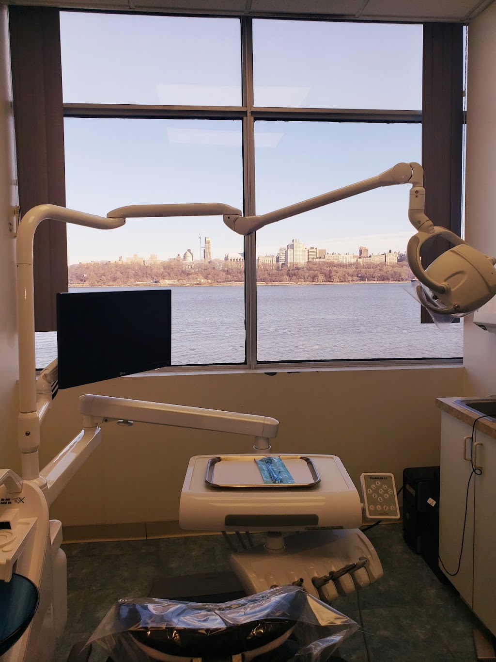 Dental & Implant Center of Edgewater | 725 River Rd #53, Edgewater, NJ 07020, USA | Phone: (201) 943-4000