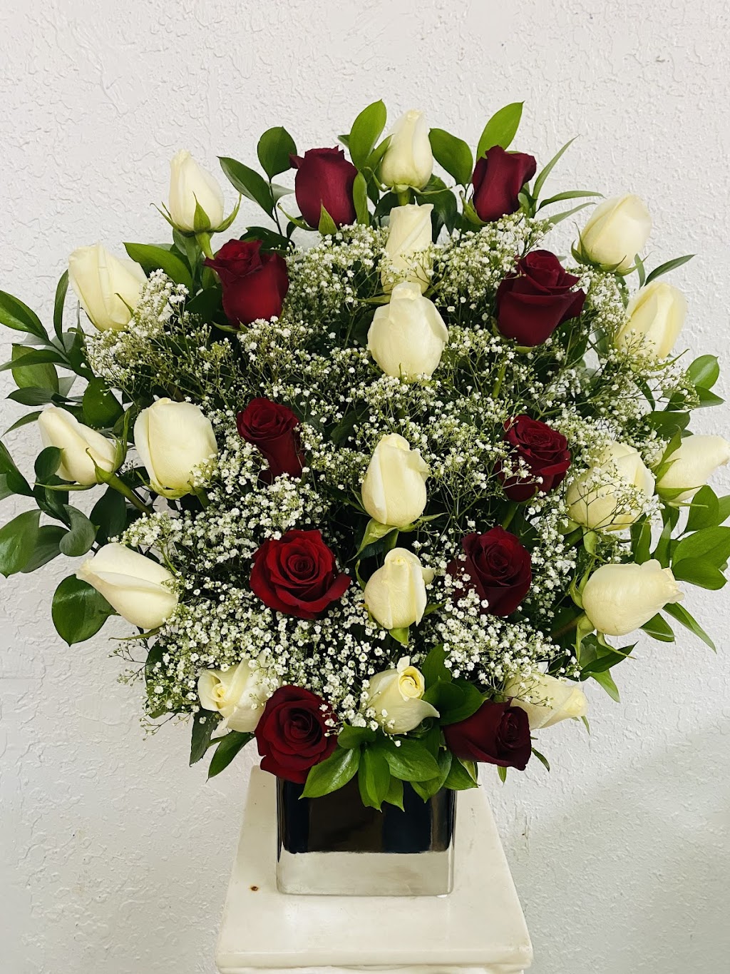 Flores fresca en hialeah floreria Dollar and flowers | 2937 W 12th Ave, Hialeah, FL 33012, USA | Phone: (786) 520-1556