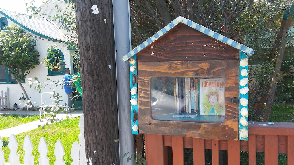 Little Free Community Library East Hermosa | 1221 10th St, Hermosa Beach, CA 90254, USA | Phone: (310) 489-1317