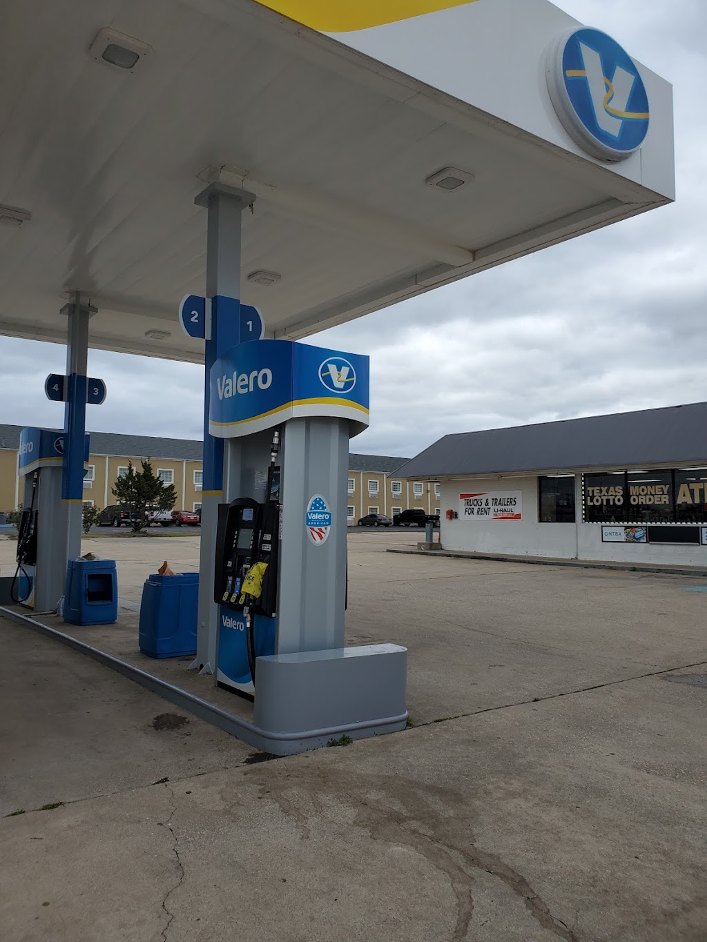 Valero | 1934 I-35 Frontage Rd, Gainesville, TX 76240, USA | Phone: (210) 345-2000