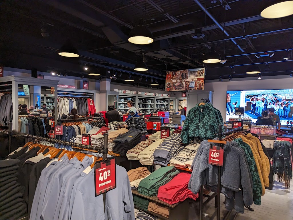 Hollister Co. | 1 Premium Outlet Blvd, Tinton Falls, NJ 07753 | Phone: (732) 481-4688