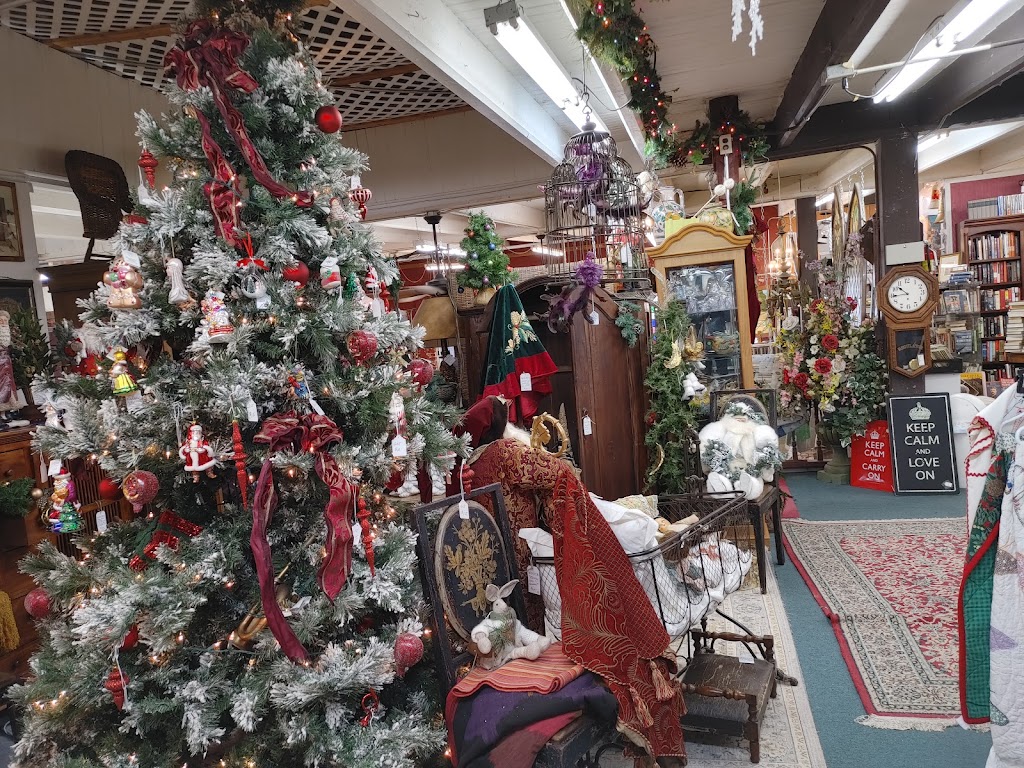 Main Street Merchantile Antiques | 21610 Main St NE, Aurora, OR 97002, USA | Phone: (503) 678-1044