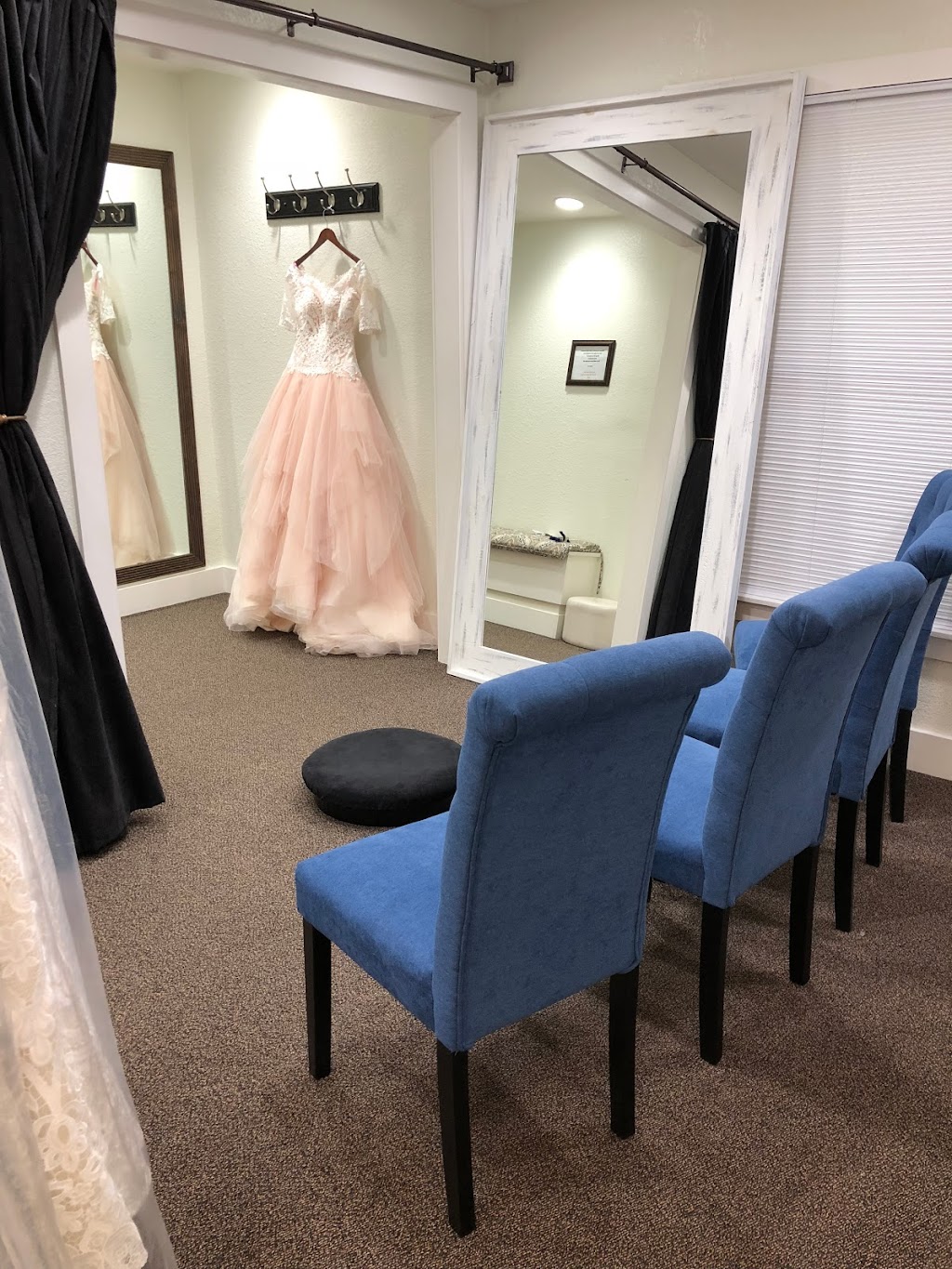 Sundays Bridal | 6856 Boulevard 26, Richland Hills, TX 76180, USA | Phone: (214) 881-1242