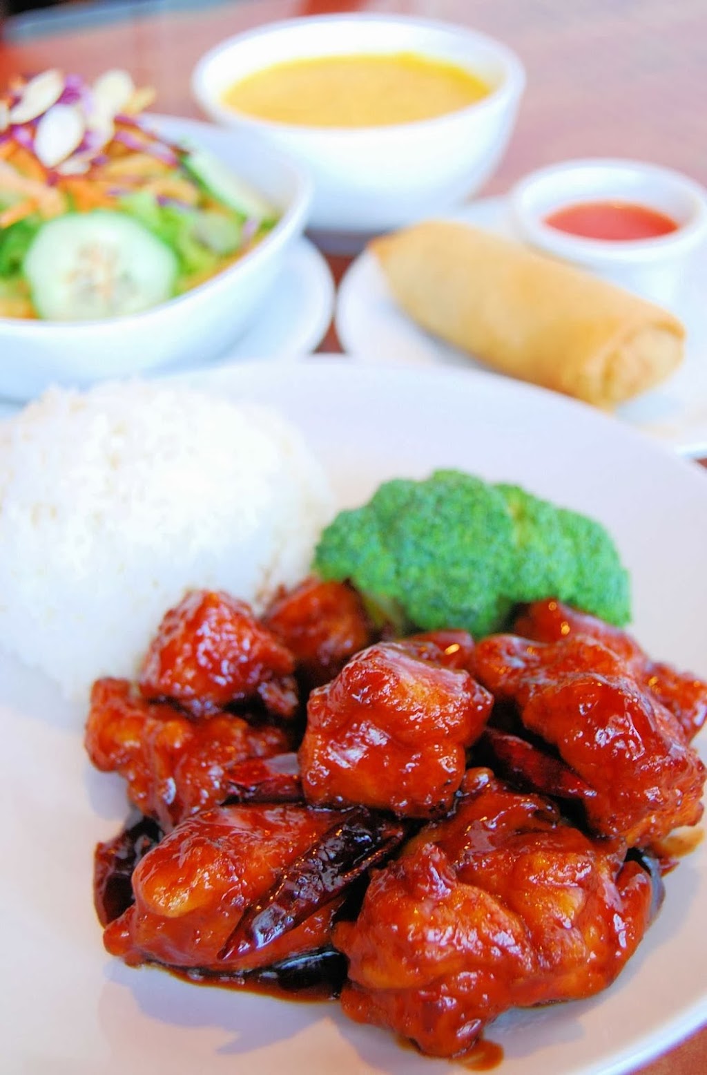 Ginger Red Asian Bistro | 7500 Jackson Arch Dr, Mechanicsville, VA 23111, USA | Phone: (804) 427-7256