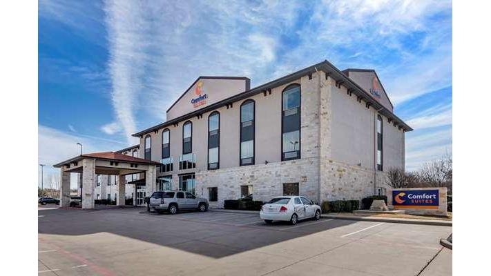 Comfort Suites | 903 Harbor Lakes Dr, Granbury, TX 76048, USA | Phone: (817) 579-5559