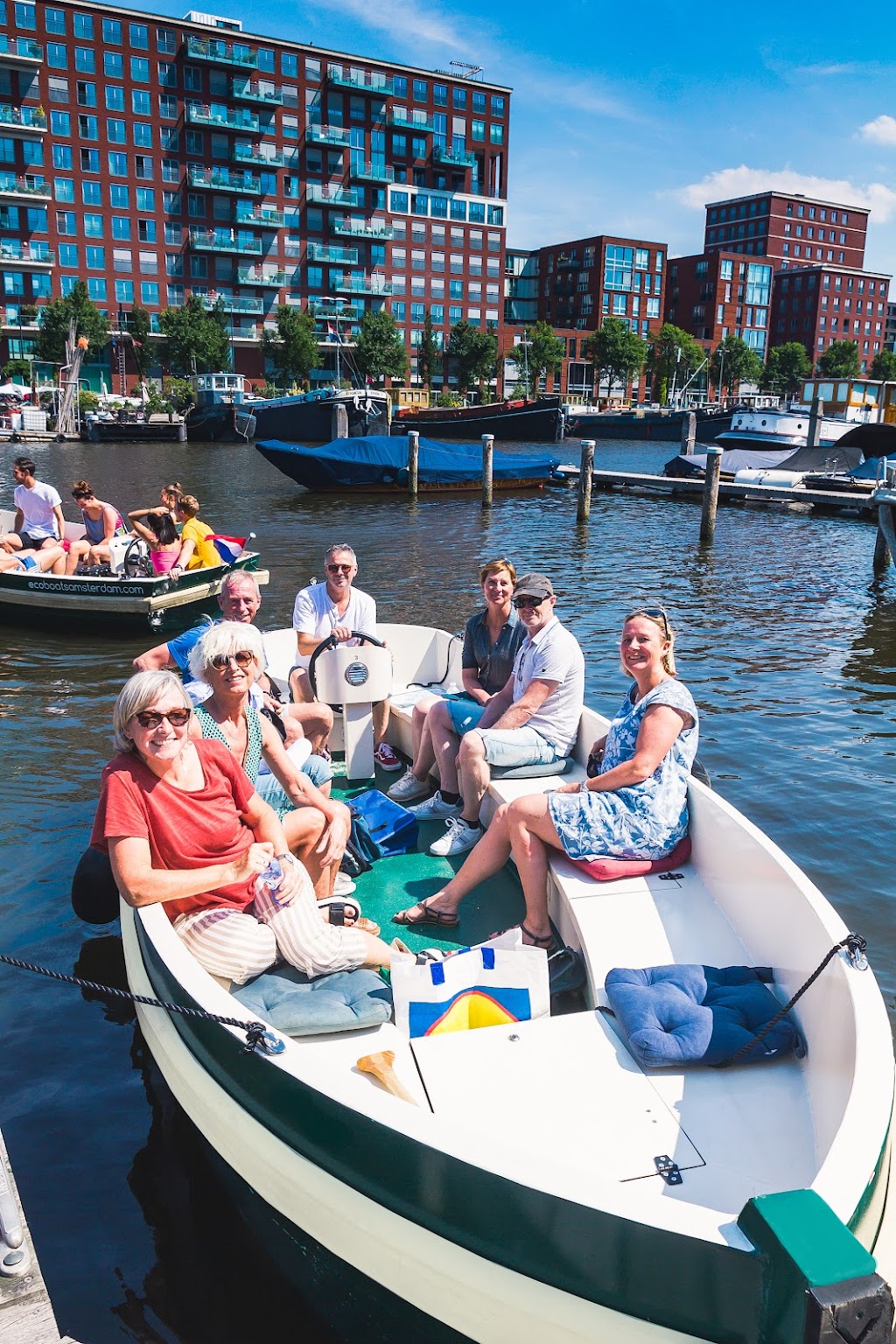 Eco Boats Amsterdam Centrum | Zandhoek 22, 1013 KT Amsterdam, Netherlands | Phone: 06 21617111