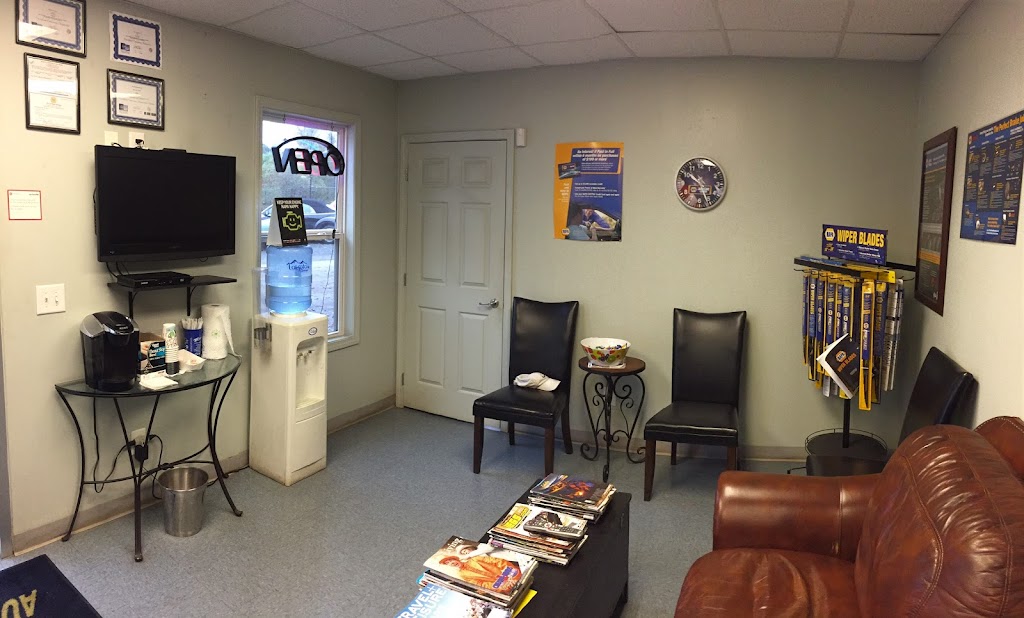 Moores Auto Care Center | 2689 Holly St, Holly Springs, GA 30115, USA | Phone: (770) 345-1137