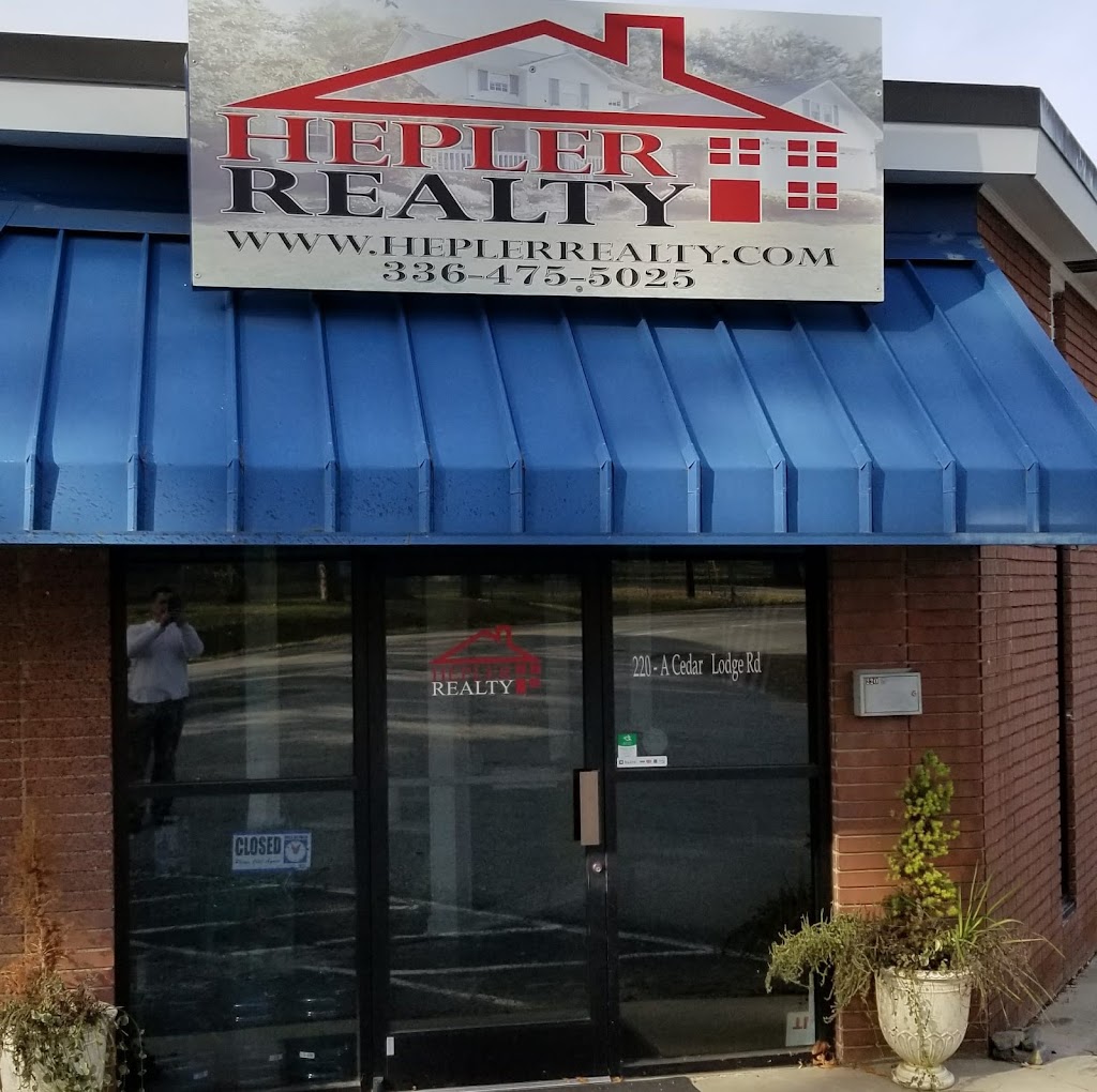 Wendy Hill at Hepler Realty Inc | 220 Cedar Lodge Rd suite a, Thomasville, NC 27360, USA | Phone: (336) 870-9836