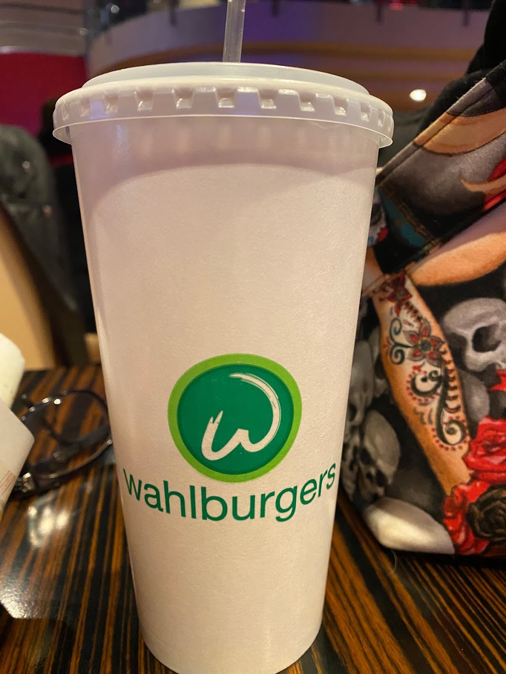 Wahlburgers | 777 Hollywood Blvd, Dayton, OH 45414, USA | Phone: (844) 225-7057