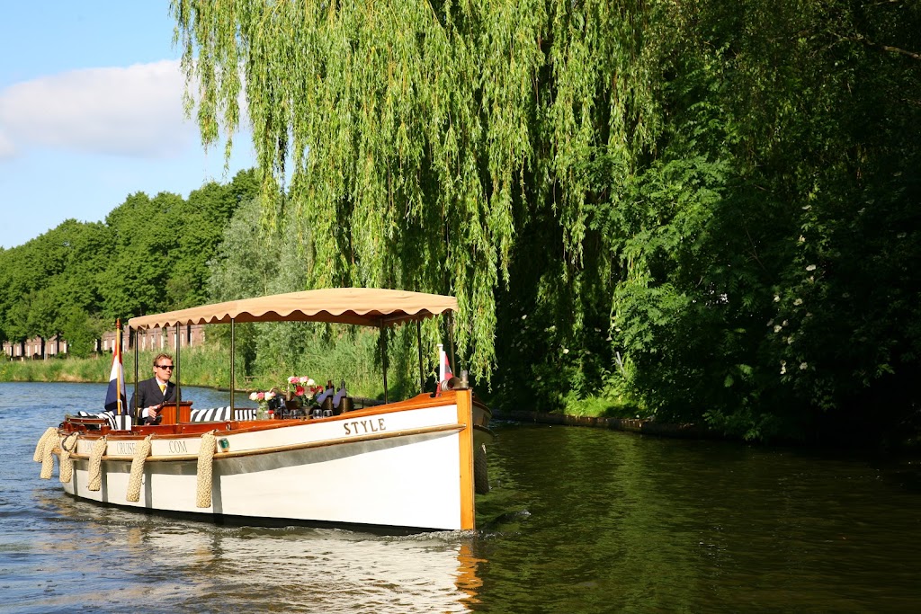 Private Canal Cruises | Singel 235HS, 1012 WE Amsterdam, Netherlands | Phone: 06 53993066