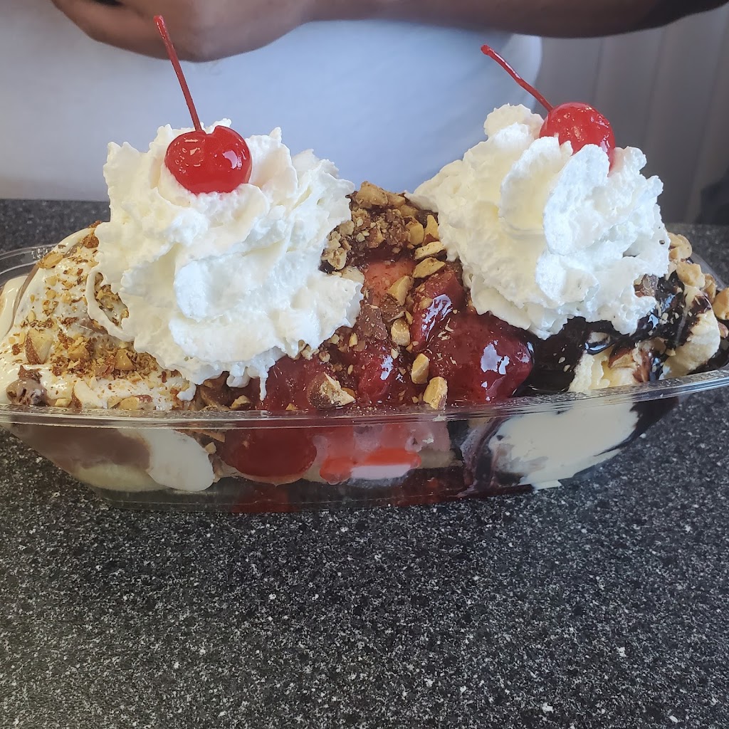 Braums Ice Cream & Dairy Store | 1304 Garth Brooks Blvd, Yukon, OK 73099, USA | Phone: (405) 354-2619