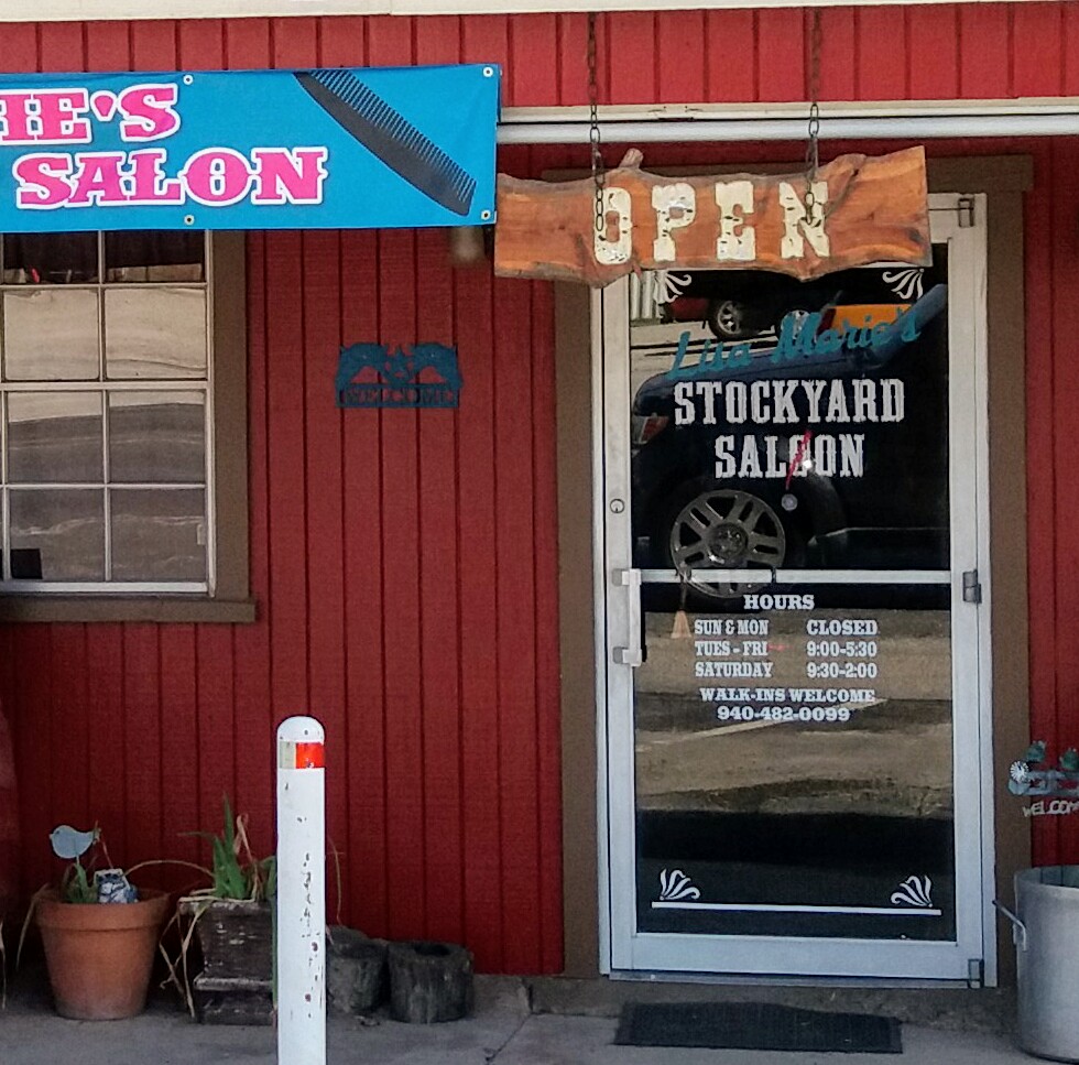 Lisa Maries Stockyard Salon | 206 W McCart St, Krum, TX 76249, USA | Phone: (940) 482-0099