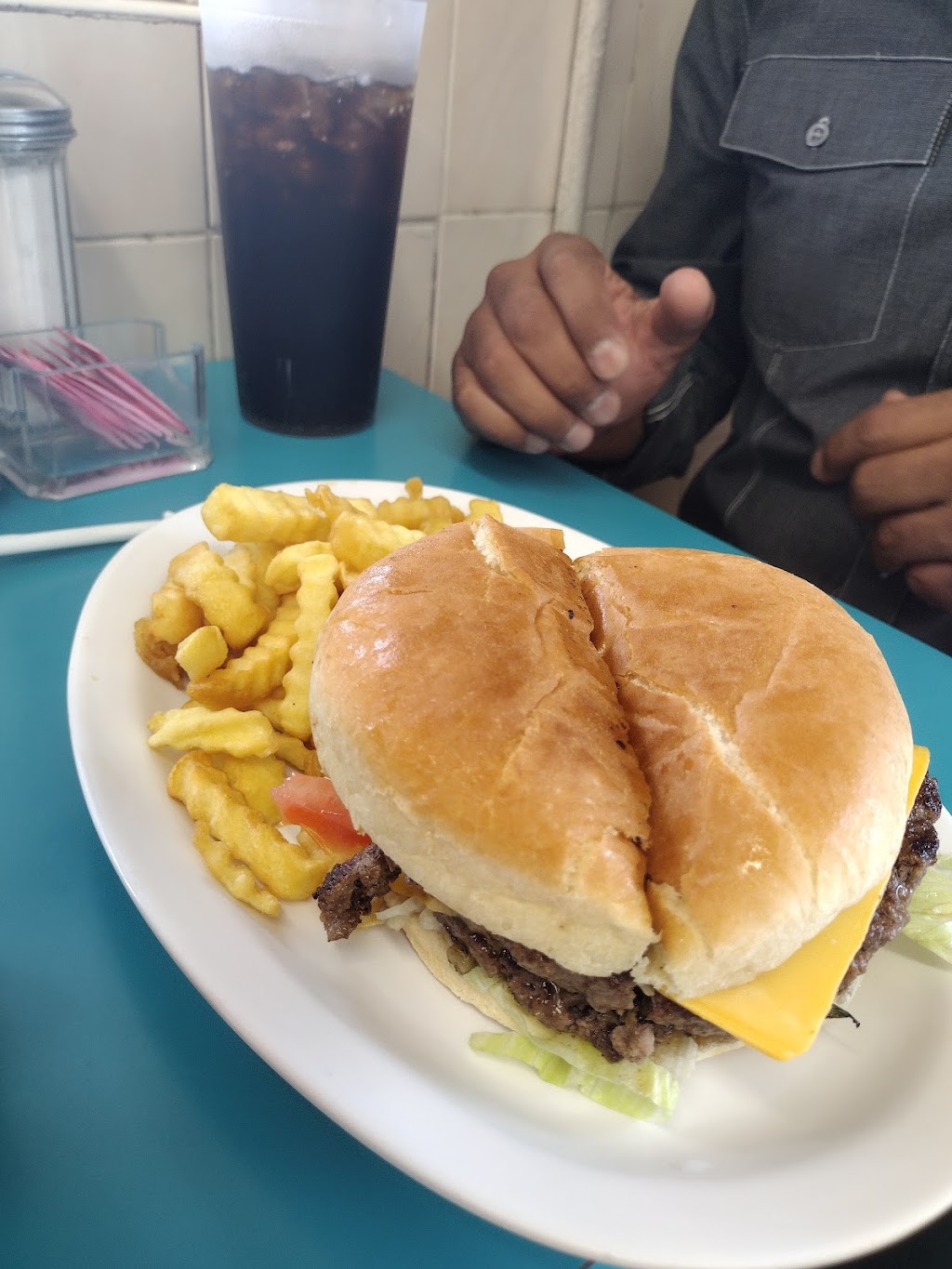 Hamburger Inn 2 | 115 Mccarthy Avenue, El Paso, TX 79915, USA | Phone: (915) 881-4126