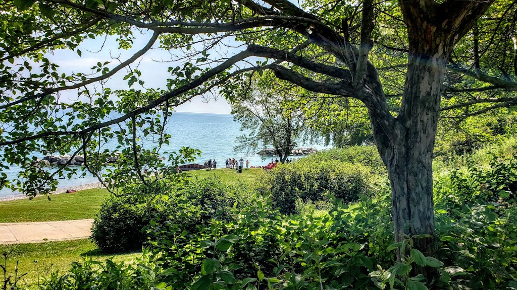 Klode Park | 5960 N Lake Dr, Whitefish Bay, WI 53217, USA | Phone: (414) 962-6690