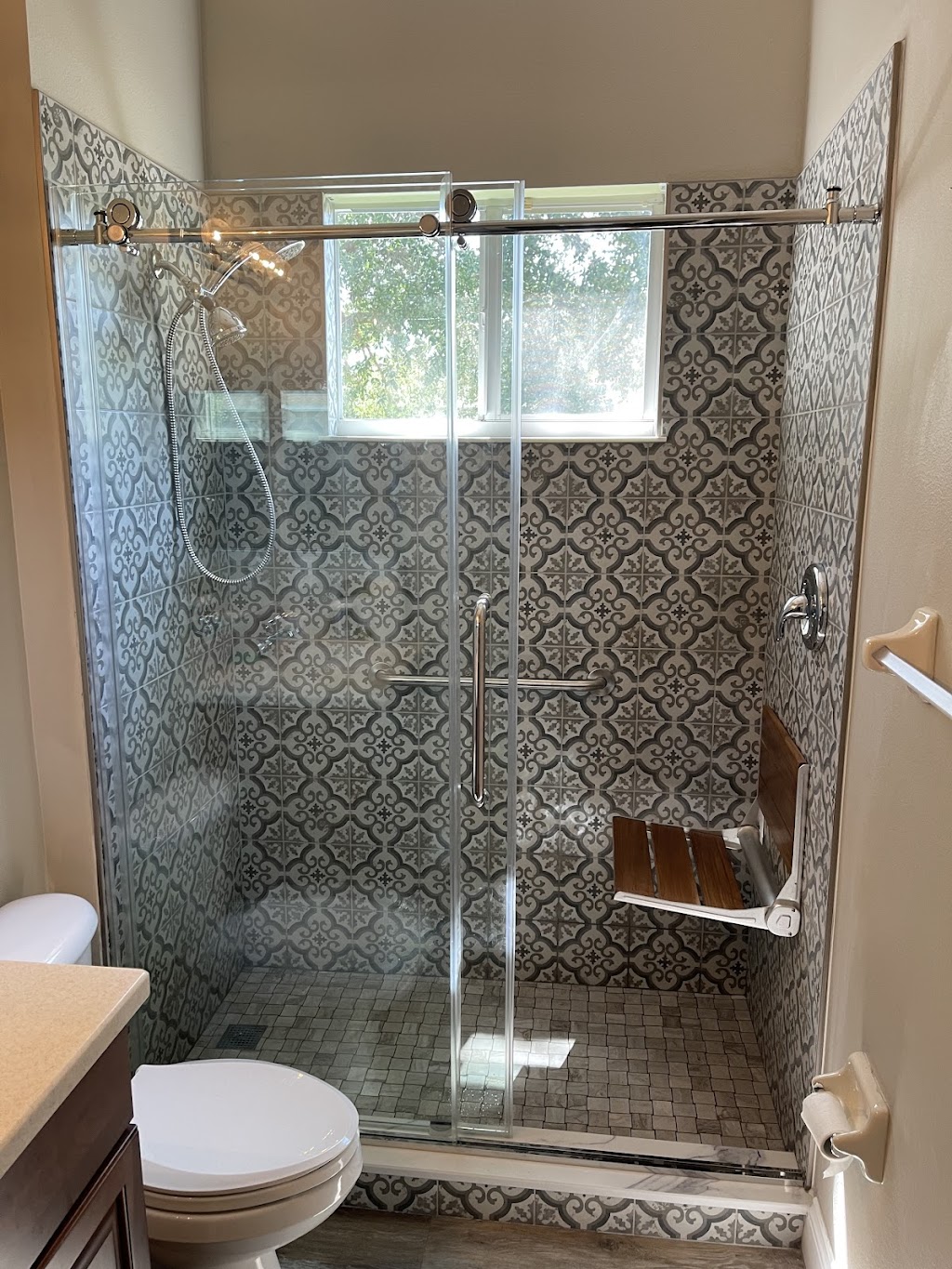 Affordable Shower & Renovation | 1493 Fawnwood Cir, Sarasota, FL 34232 | Phone: (941) 307-3847