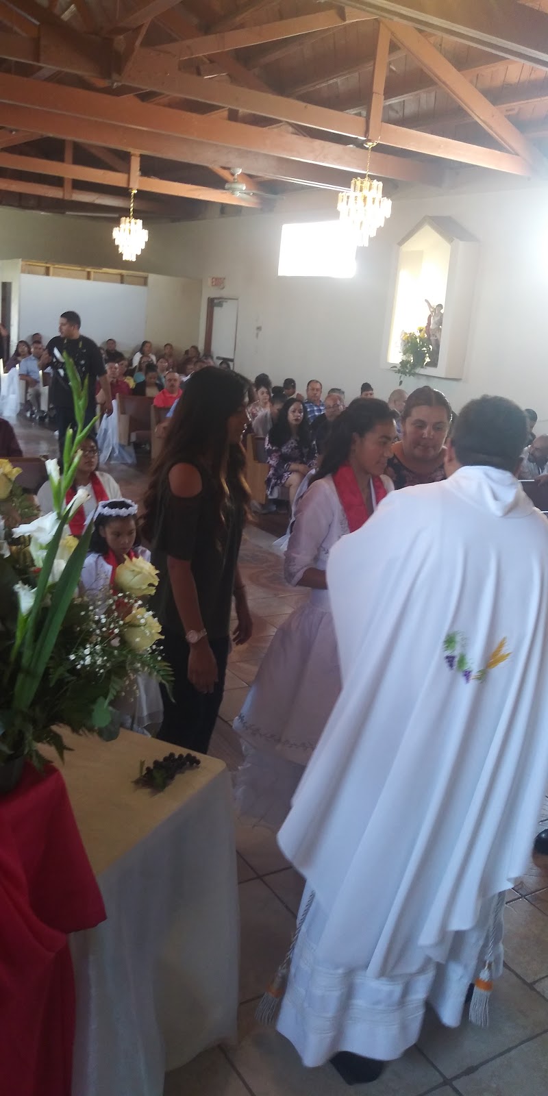 Nuestra Señora Del Carmen iglesia | 2002 S Chester Ave, Bakersfield, CA 93304, USA | Phone: (661) 748-7353