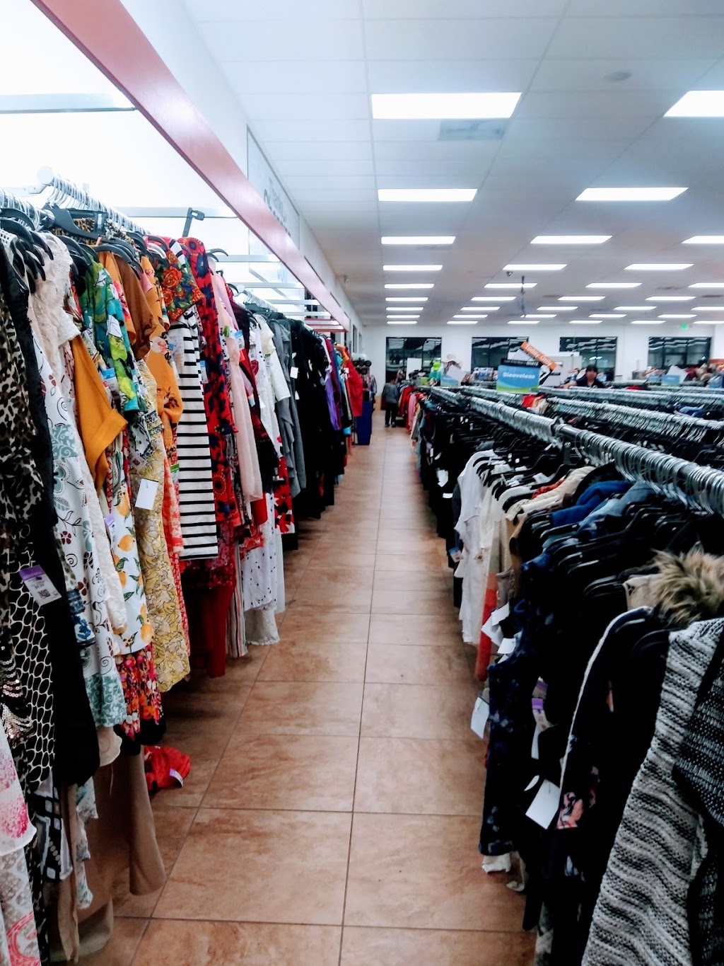 Goodwill Southern California Store & Donation Center | 210 E Foothill Blvd, Pomona, CA 91767, USA | Phone: (909) 667-4191