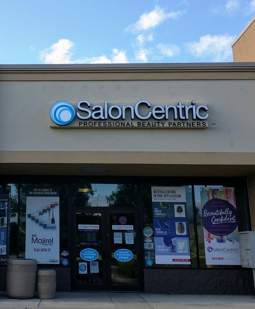 SalonCentric | 1845 County Rd D Suite 180, Maplewood, MN 55109, USA | Phone: (651) 748-8300
