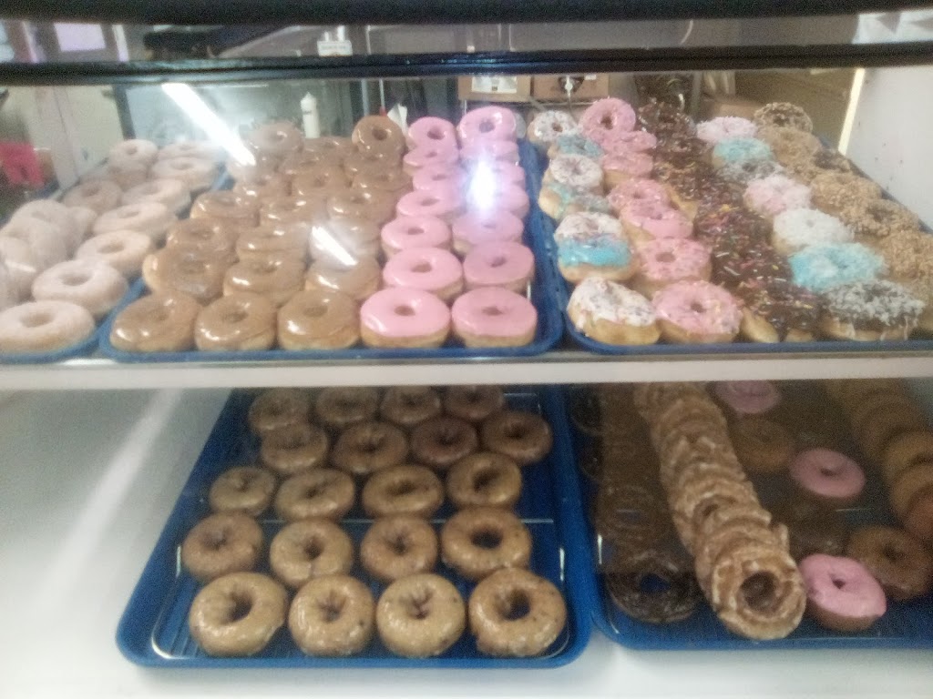 Gils Donut Place | 1715 W Main St, Prague, OK 74864, USA | Phone: (405) 927-2046