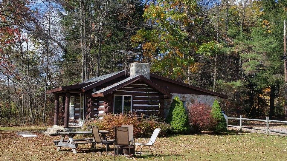 Lebers Log Cabins & Gift Shop | 4985 National Pike, Markleysburg, PA 15459, USA | Phone: (724) 329-5206